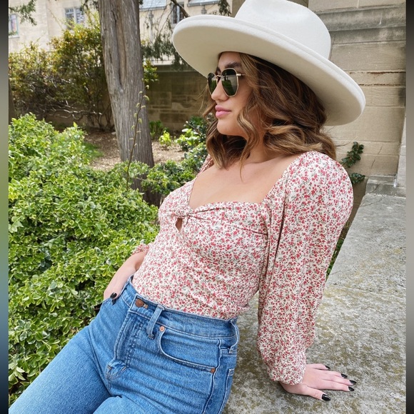 Floral top - Picture 1 of 2